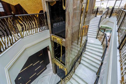 Villa in Dubai, UAE 6 bedrooms, 3054 sq.m. № 696159 - photo 9