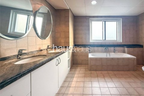Вилла Дубай Инвестмент Парк, БАӘ-да 5 жатын бөлмелер, 548 м² № 626490 - фото 13