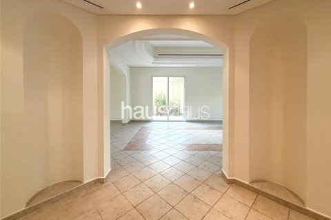 Вилла Дубай Инвестмент Парк, БАӘ-да 5 жатын бөлмелер, 548 м² № 626490 - фото 8