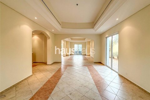 Вилла Дубай Инвестмент Парк, БАӘ-да 5 жатын бөлмелер, 548 м² № 626490 - фото 9