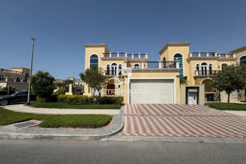 Villa in Jumeirah Park, Dubai, UAE 4 bedrooms, 455 sq.m. № 593797 - photo 1