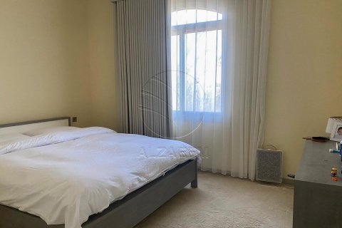Villa in Al Qurm, Abu Dhabi, UAE 5 bedrooms, 399 sq.m. № 616099 - photo 6