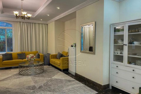 Villa in Al Qurm, Abu Dhabi, UAE 5 bedrooms, 399 sq.m. № 616099 - photo 5