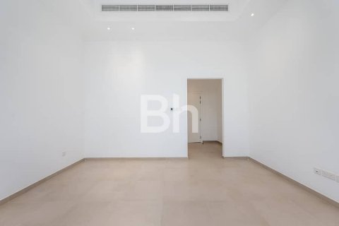 Снять в аренду виллу в Аль-Хаваниж, Дубай, ОАЭ 3 спальни, 1561м2, № 614646 - фото 6