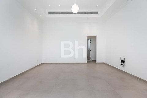 Снять в аренду виллу в Аль-Хаваниж, Дубай, ОАЭ 3 спальни, 1561м2, № 614646 - фото 12