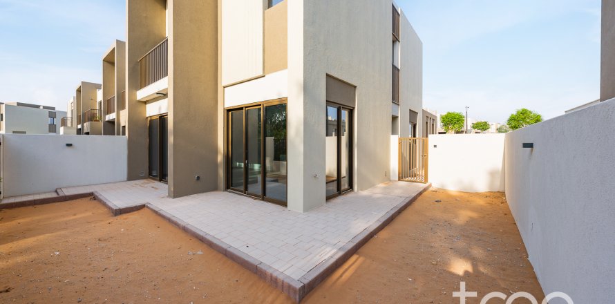 Shtëpi në qytet në Dubai, Emiratet e Bashkuara Arabe 4 dhoma gjumi, 216.46 m2. № 733701