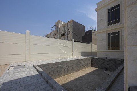 Villa in Shakhbout City, Abu Dhabi, UAE 9 bedrooms, 1700 sq.m. № 615982 - photo 16