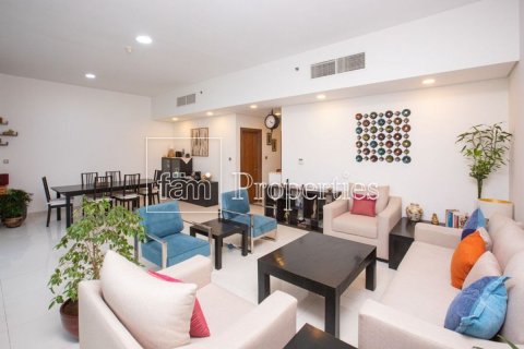 Városi lakóépület itt: Dubai, EAE, 2 hálószoba, 239.1 m², azonosító: 700103 - fénykép 1