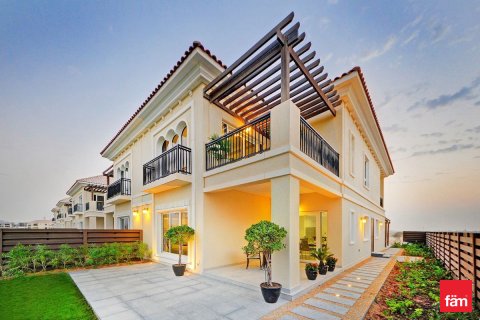 Villa til leie i Dubai, Emiratene 4 soverom, 965 kvm Nr. 689106 - Foto 2