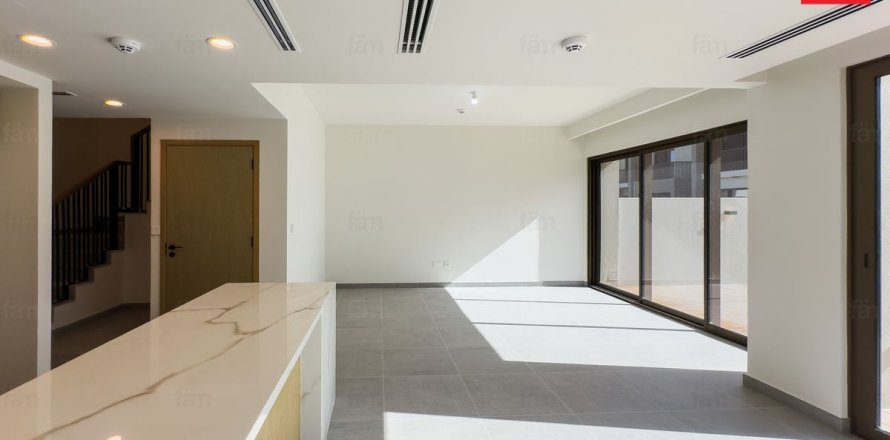 Dubai, संयुक्त अरब अमीरात में टाउनहाउस, 4 बेडरूम, 250.6 वर्ग मीटर, संख्या 689104