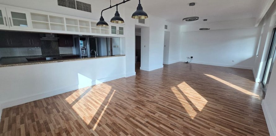 Appartamento a The Views, Dubai, EAU 3 camere da letto, 185 mq. № 710189