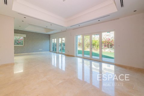 Villa till försäljning i Al Furjan, Dubai, UAE 4 sovrum, 443 kvm Nr. 649865 - fotografi 12