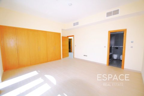Villa till försäljning i Jumeirah Park, Dubai, UAE 4 sovrum, 455 kvm Nr. 649861 - fotografi 4