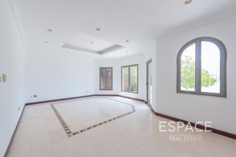 Villa till försäljning i Palm Jumeirah, Dubai, UAE 5 sovrum, 465 kvm Nr. 649860 - fotografi 3