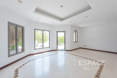 Villa till försäljning i Palm Jumeirah, Dubai, UAE 5 sovrum, 465 kvm Nr. 649860 - fotografi 2