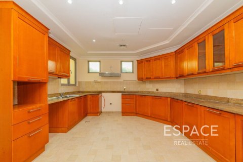 Villa till försäljning i Palm Jumeirah, Dubai, UAE 5 sovrum, 465 kvm Nr. 649860 - fotografi 5