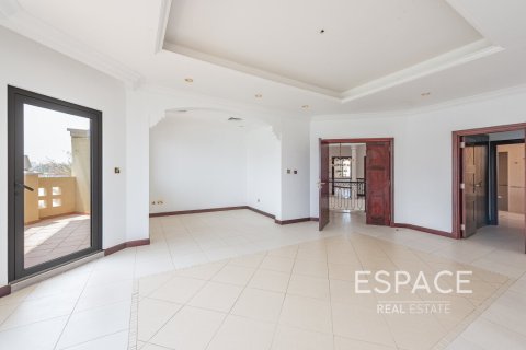 Villa till försäljning i Palm Jumeirah, Dubai, UAE 5 sovrum, 465 kvm Nr. 649860 - fotografi 9