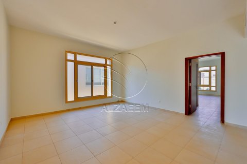 Vilë në Abu Dhabi, Emiratet e Bashkuara Arabe 5 dhoma gjumi, 534 m2. № 615838 - Foto 11