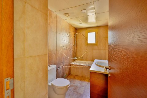 Vilë në Abu Dhabi, Emiratet e Bashkuara Arabe 5 dhoma gjumi, 534 m2. № 615838 - Foto 12