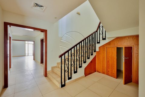 Vilë në Abu Dhabi, Emiratet e Bashkuara Arabe 5 dhoma gjumi, 534 m2. № 615838 - Foto 7