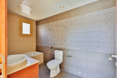 Vilë në Abu Dhabi, Emiratet e Bashkuara Arabe 5 dhoma gjumi, 534 m2. № 615838 - Foto 14