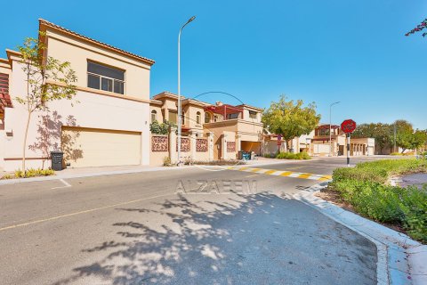 Vilë në Abu Dhabi, Emiratet e Bashkuara Arabe 5 dhoma gjumi, 534 m2. № 615838 - Foto 1