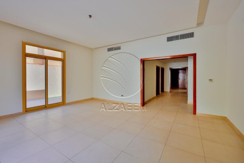 Vilë në Abu Dhabi, Emiratet e Bashkuara Arabe 5 dhoma gjumi, 534 m2. № 615838 - Foto 2