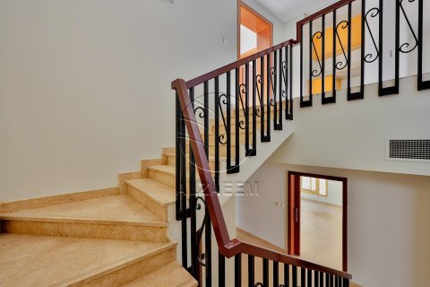 Vilë në Abu Dhabi, Emiratet e Bashkuara Arabe 5 dhoma gjumi, 534 m2. № 615838 - Foto 10