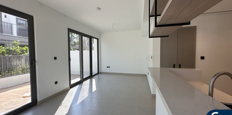 וילה ב Tilal Al Ghaf, Dubai, איחוד האמירויות 4 חדרי שינה, 203 מ"ר מספר 668105