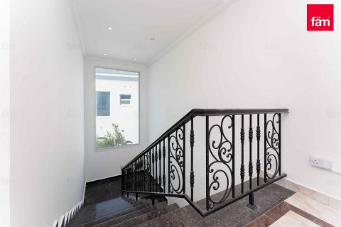 Vilë në Dubai, Emiratet e Bashkuara Arabe 4 dhoma gjumi, 527.4 m2. № 578214 - Foto 10