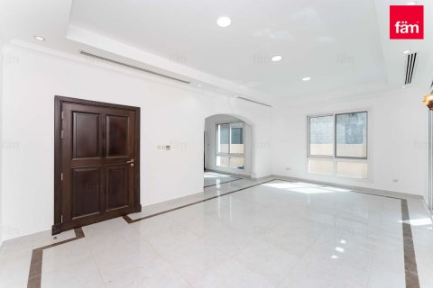 Vilë në Dubai, Emiratet e Bashkuara Arabe 4 dhoma gjumi, 527.4 m2. № 578214 - Foto 1