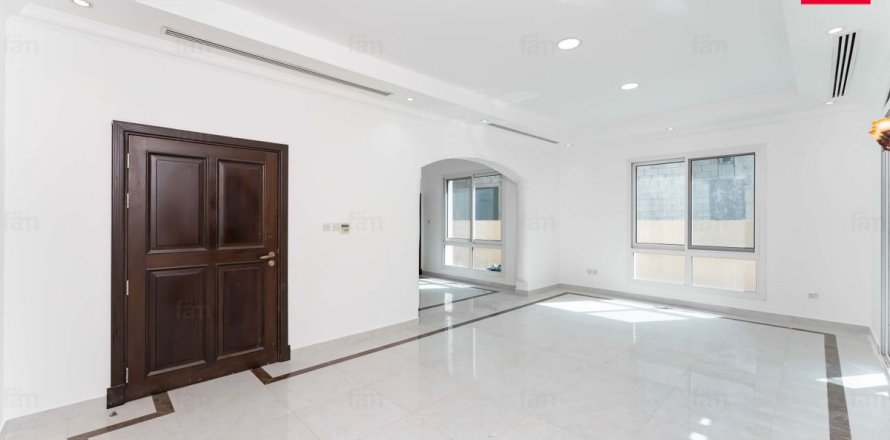 Vilë në Dubai, Emiratet e Bashkuara Arabe 4 dhoma gjumi, 527.4 m2. № 578214