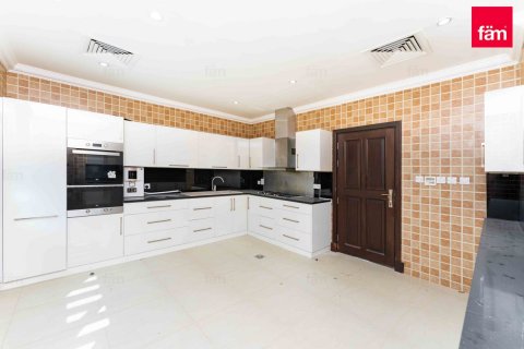 Vilë në Dubai, Emiratet e Bashkuara Arabe 4 dhoma gjumi, 527.4 m2. № 578214 - Foto 4