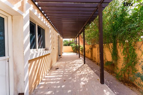 Вилла Дубай, БАӘ-да 4 жатын бөлмелер, 527.4 м² № 578214 - фото 18