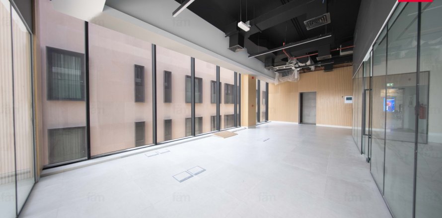 Oficina en Mirdif, Dubai, EAU 195.9 m² № 704051