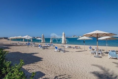Apartment in Palm Jumeirah, Dubai, UAE 1 bedroom, 103.8 sq.m. № 584043 - photo 1