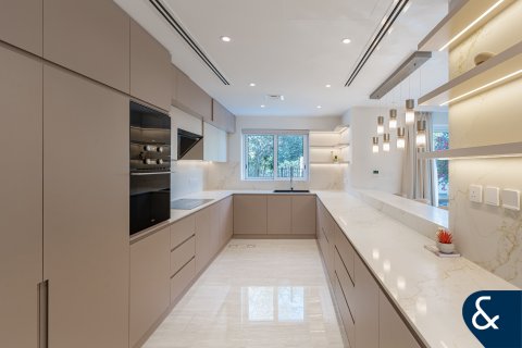 Vila v The Lakes, Dubai, SAE 3 spálne, 236 m2 č. 667281 - Fotografia 7