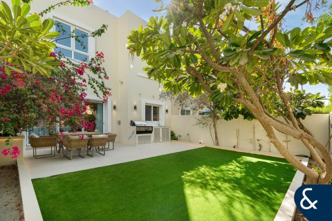 Vila v The Lakes, Dubai, SAE 3 spálne, 236 m2 č. 667281 - Fotografia 23