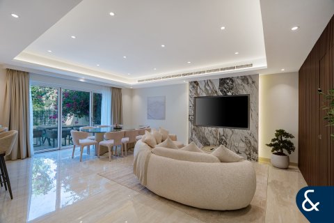 Vila v The Lakes, Dubai, SAE 3 spálne, 236 m2 č. 667281 - Fotografia 3