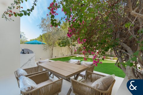 Vila v The Lakes, Dubai, SAE 3 spálne, 236 m2 č. 667281 - Fotografia 21