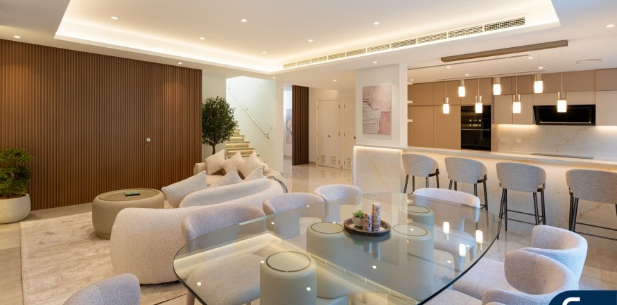 The Lakes、Dubai、UAEにあるヴィラ 3ベッドルーム、236 m2 No667281