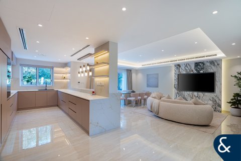 Vila v The Lakes, Dubai, SAE 3 spálne, 236 m2 č. 667281 - Fotografia 5