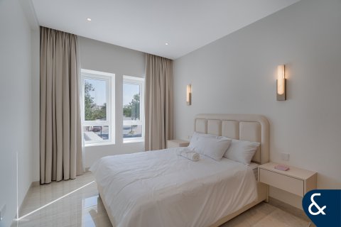 Vila v The Lakes, Dubai, SAE 3 spálne, 236 m2 č. 667281 - Fotografia 16