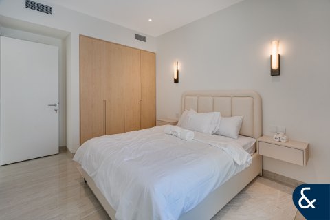 Vila v The Lakes, Dubai, SAE 3 spálne, 236 m2 č. 667281 - Fotografia 18