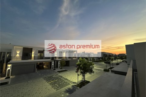 Shtëpi në qytet në Tilal Al Ghaf, Dubai, Emiratet e Bashkuara Arabe 3 dhoma gjumi, 147 m2. № 695601 - Foto 18