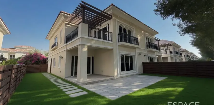 Townhouse sa Dubai Land, UAE 3 silid-tulugan, 246 sq.m. № 737903