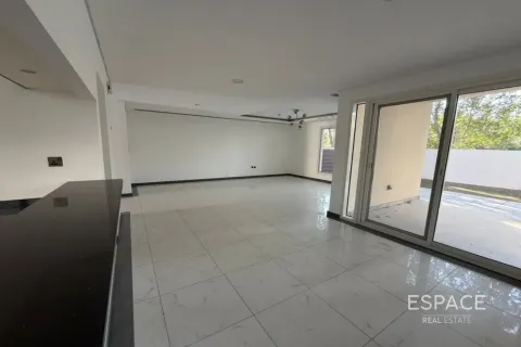 Townhouse sa Dubai Land, UAE 3 silid-tulugan, 246 sq.m. № 737903 - larawan 2