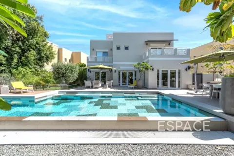 Meadows、Dubai、UAE にあるヴィラ販売中 5ベッドルーム、391 m2、No737904 - 写真 1