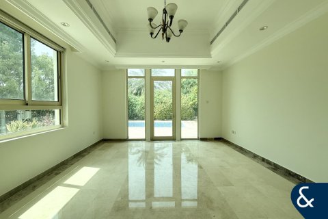 Villa te huur in Jumeirah Islands, Dubai, VAE 4 slaapkamers, 492 vr.m., nr 688898 - foto 12