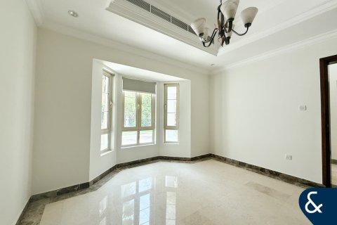 Villa te huur in Jumeirah Islands, Dubai, VAE 4 slaapkamers, 492 vr.m., nr 688898 - foto 13